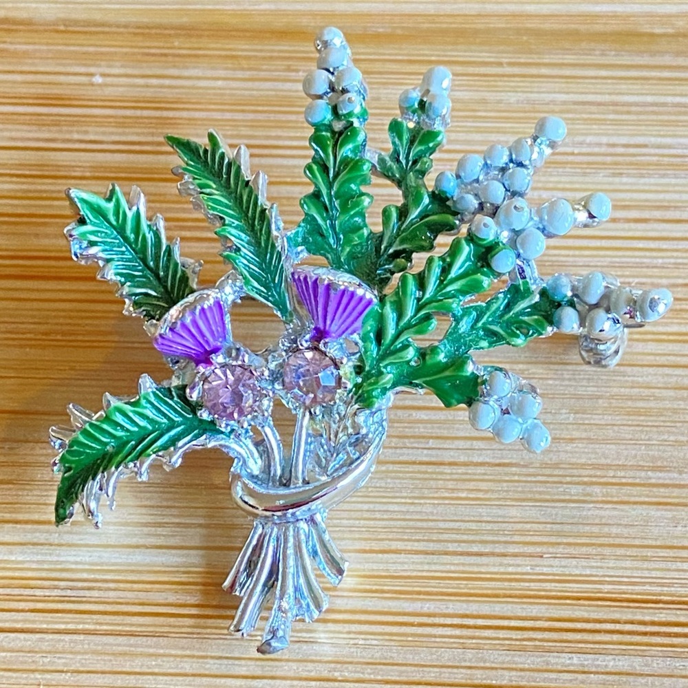Exquisite lucky white heather and thistle bouquet brooch pin with enamel VINTAGE